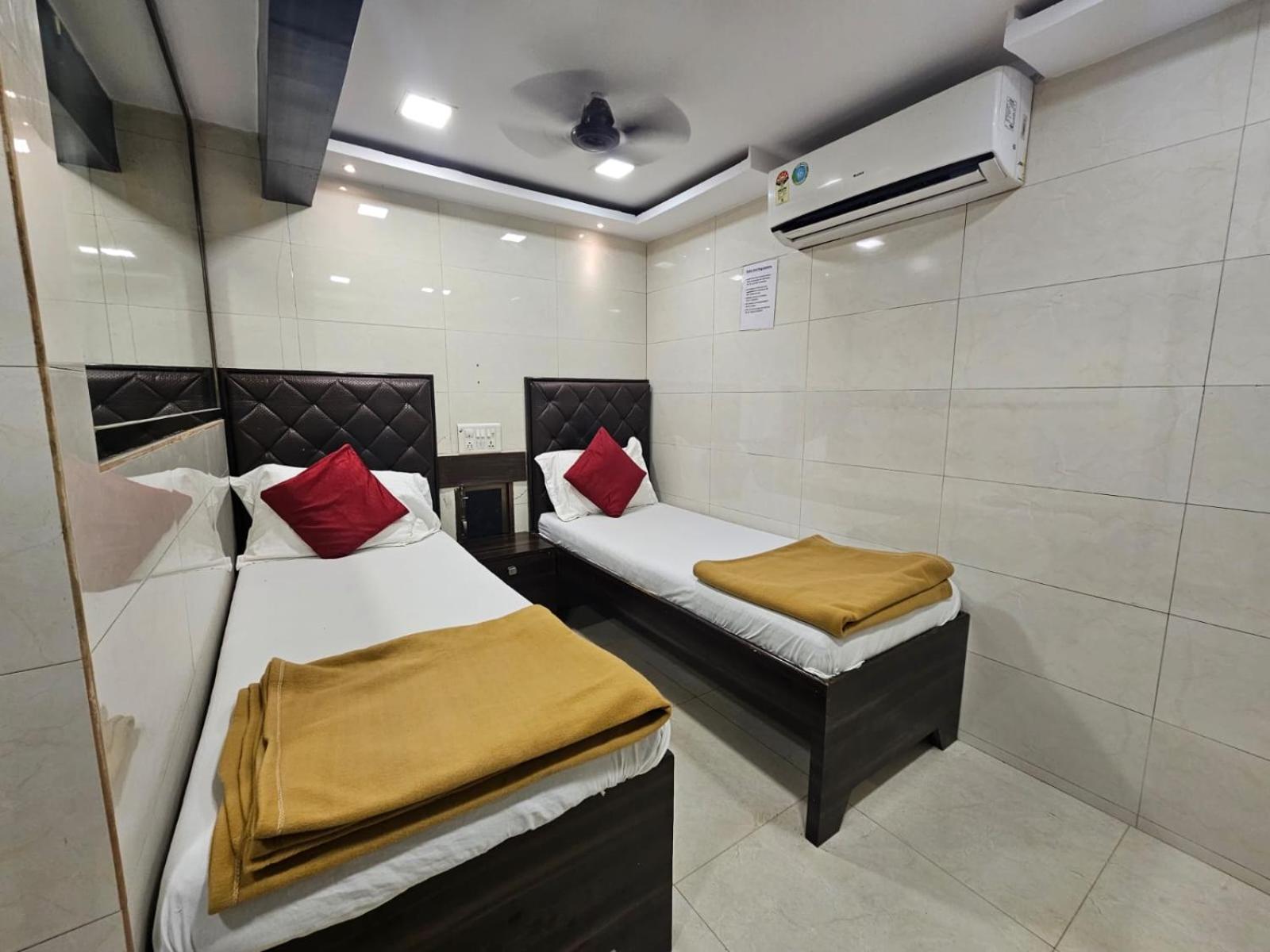 Hotel Qamar, Mumbai